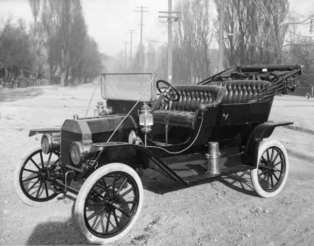 Ford Model T (source: Wikimedia Commons)